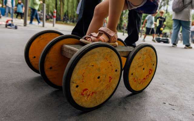 Spielen im Bewegungsareal auf dem Gutes Morgen Festival